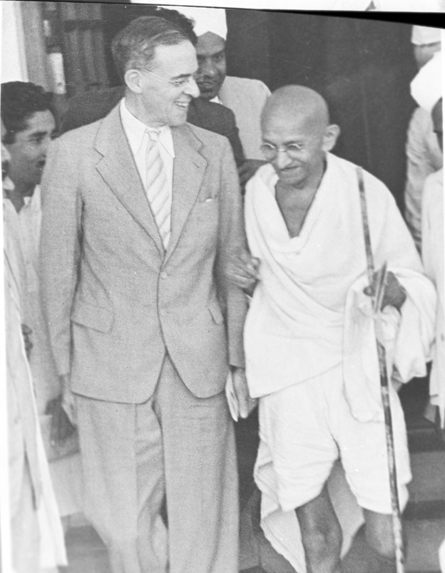 Stafford Cripps and Mahatma Gandhi - 1942 - 2.jpg
