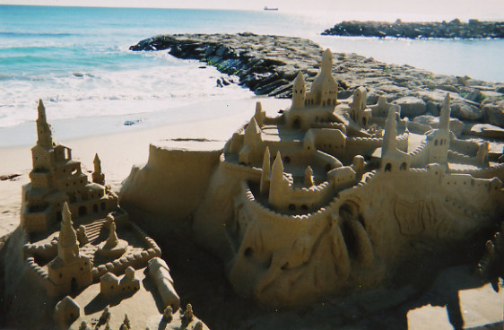 08-Sand_Sculpture_2_by_Alondra_chui.jpg